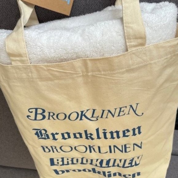 PLUSH WHITE BROOKLINEN BATH TOWEL 38 ½ in. x 62 in. Like New  + TOTE BAG - Picture 2 of 9